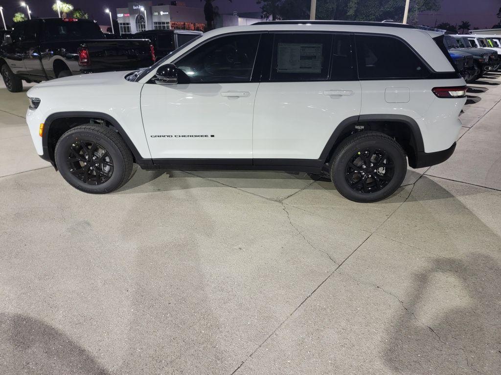 new 2026 Jeep Grand Cherokee car, priced at $38,695