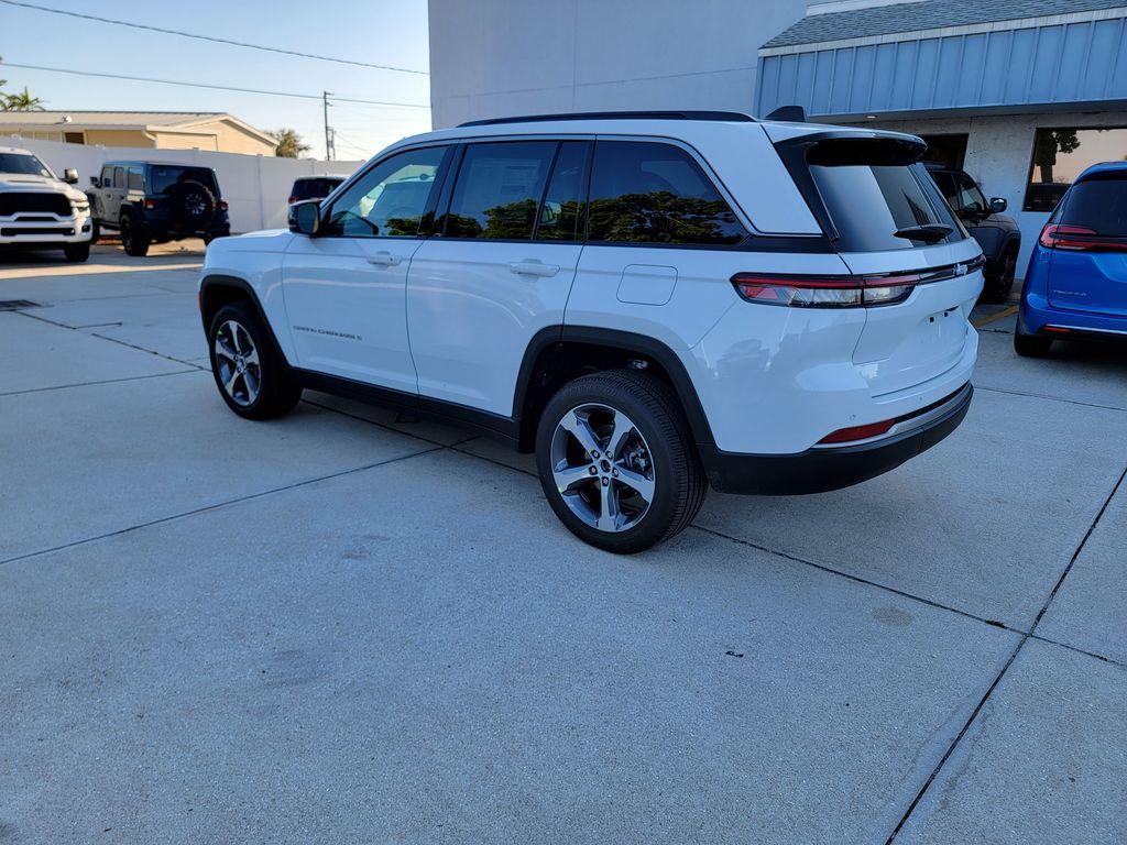 new 2026 Jeep Grand Cherokee car, priced at $40,470