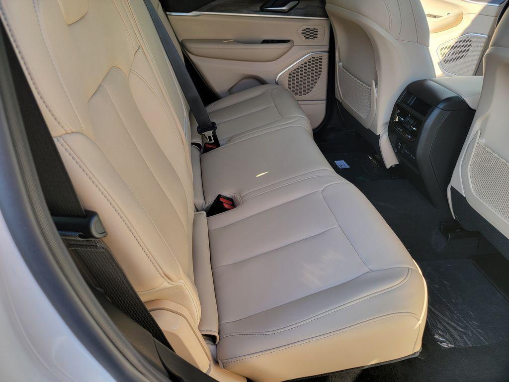 new 2026 Jeep Grand Cherokee car, priced at $40,470