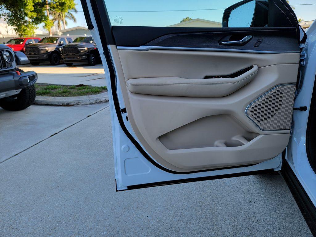 new 2026 Jeep Grand Cherokee car, priced at $40,470
