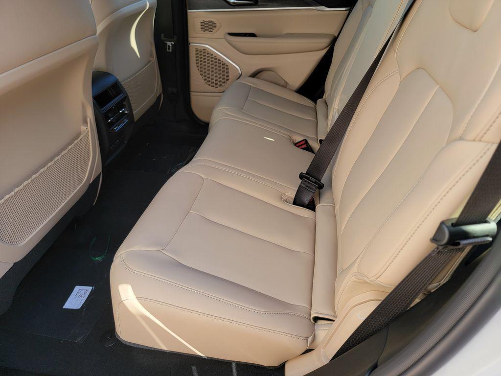 new 2026 Jeep Grand Cherokee car, priced at $40,470