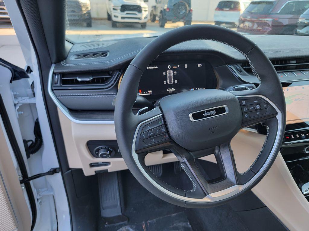 new 2026 Jeep Grand Cherokee car, priced at $40,470