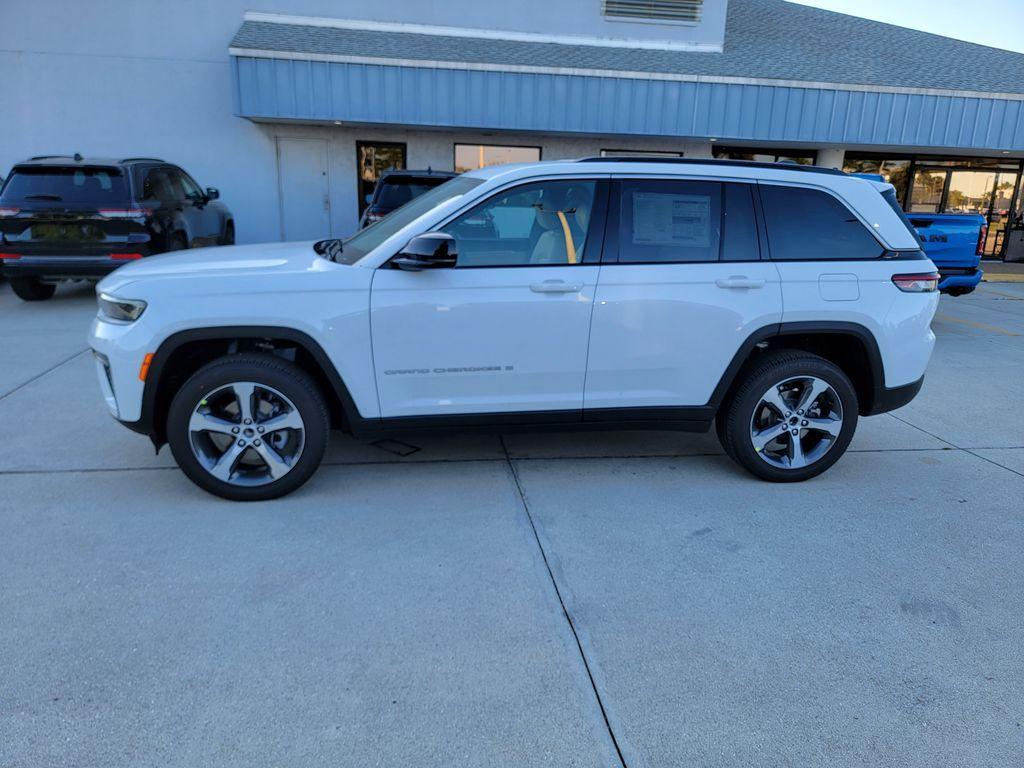 new 2026 Jeep Grand Cherokee car, priced at $40,470