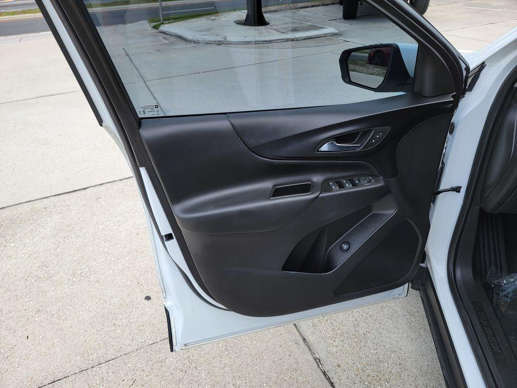 used 2024 Chevrolet Equinox car, priced at $22,152