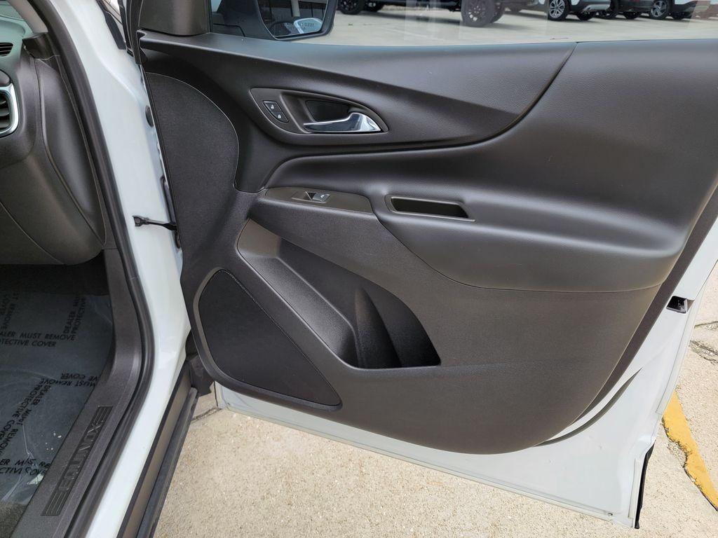 used 2024 Chevrolet Equinox car, priced at $22,152