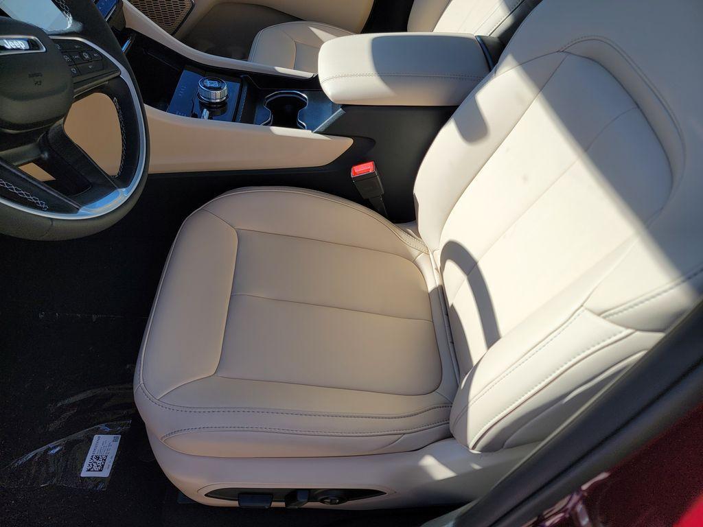 new 2026 Jeep Grand Cherokee car, priced at $42,370
