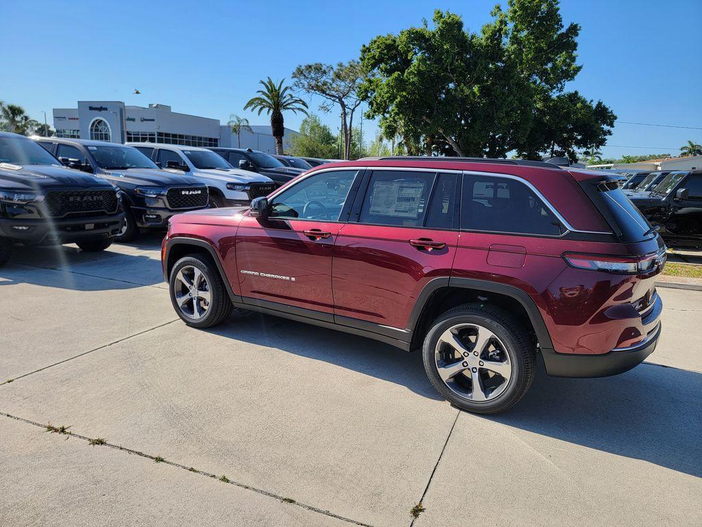 new 2026 Jeep Grand Cherokee car, priced at $42,370