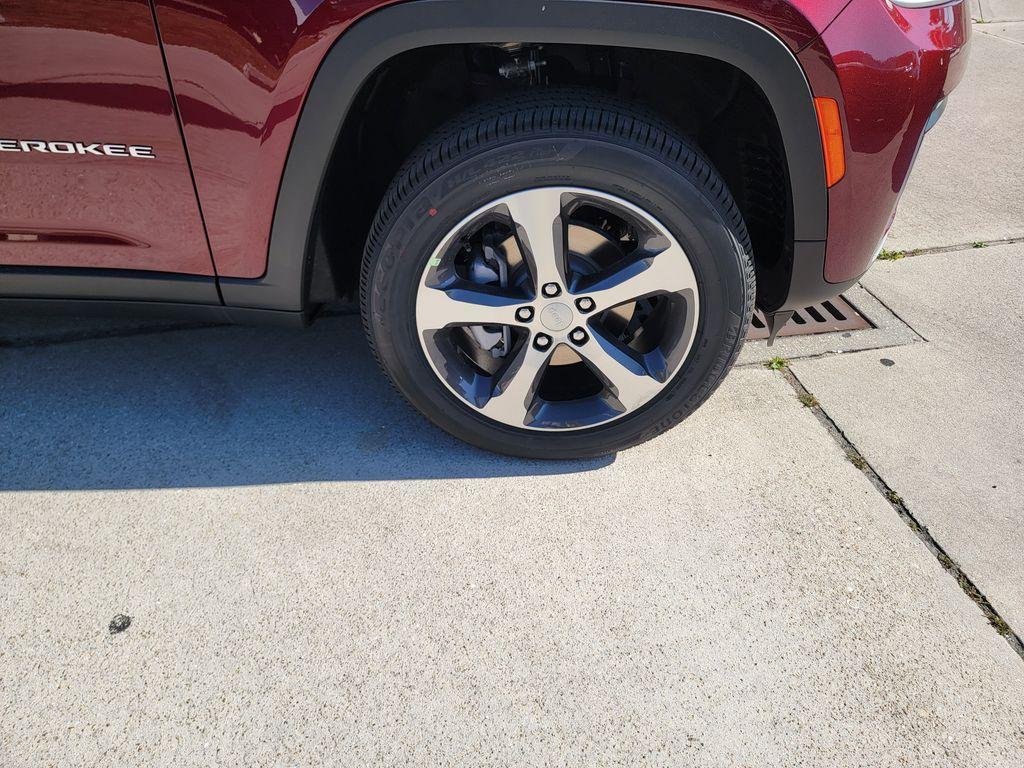 new 2026 Jeep Grand Cherokee car, priced at $42,370