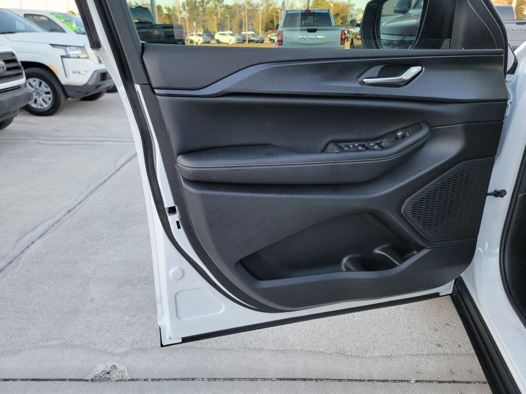 new 2026 Jeep Grand Cherokee car, priced at $36,316
