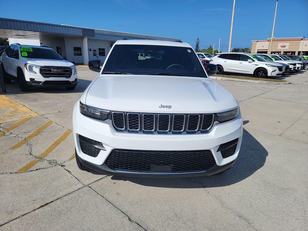 used 2025 Jeep Grand Cherokee car, priced at $33,802