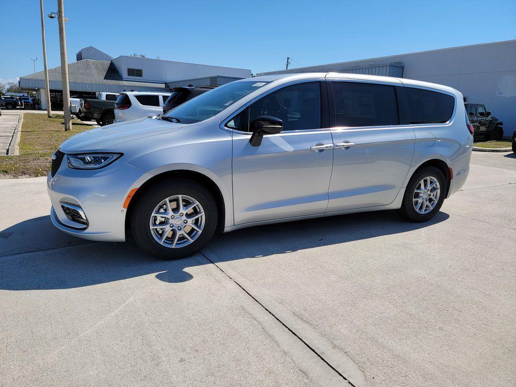 new 2026 Chrysler Pacifica car, priced at $40,364