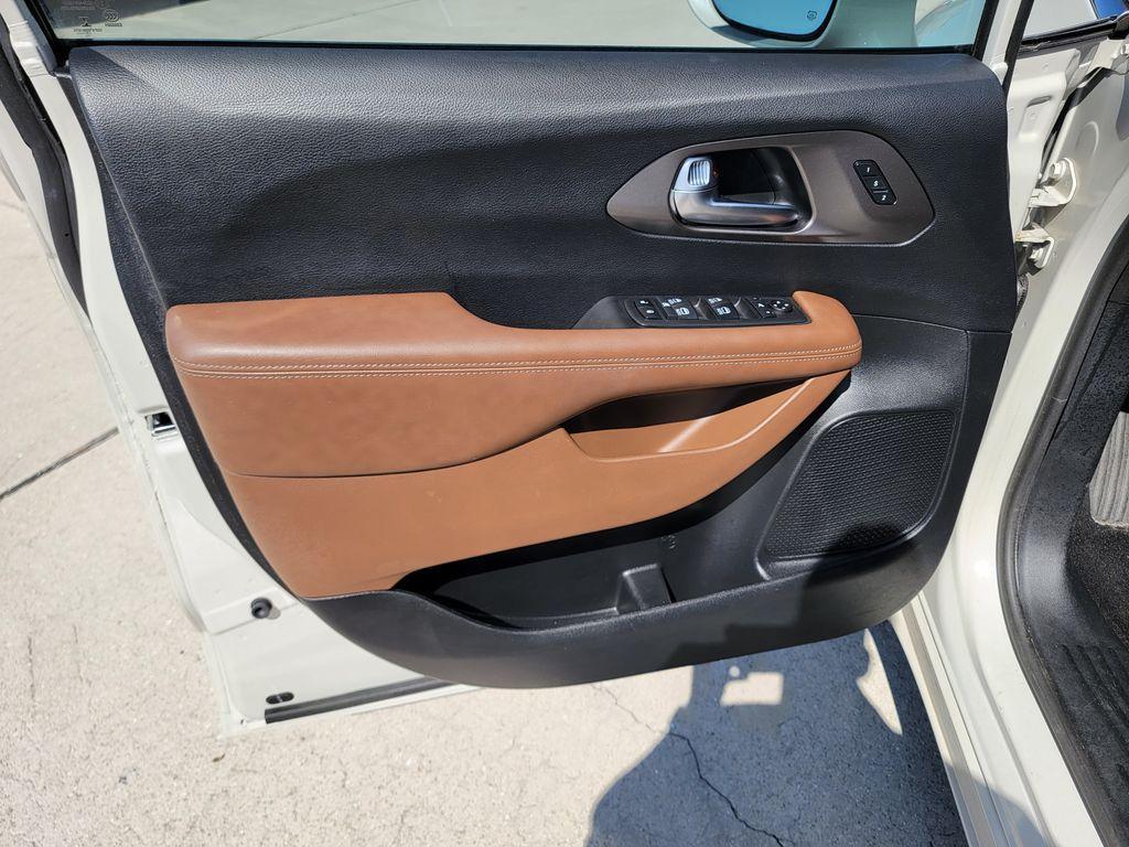 used 2020 Chrysler Pacifica car, priced at $25,526