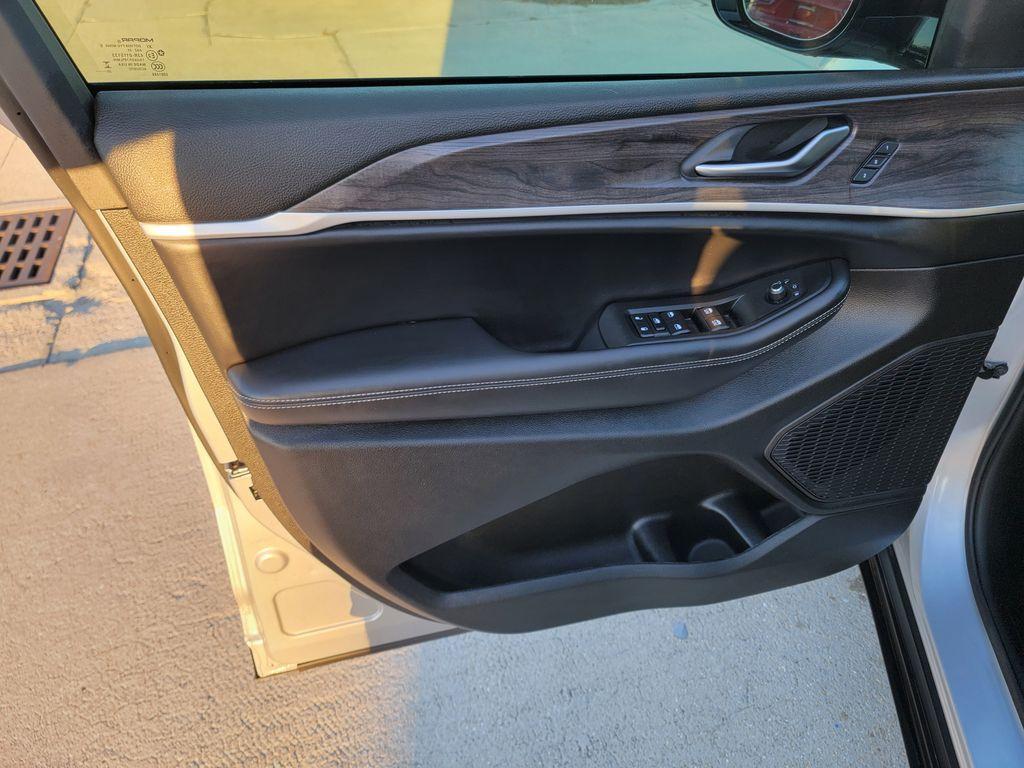 used 2025 Jeep Grand Cherokee car, priced at $38,330