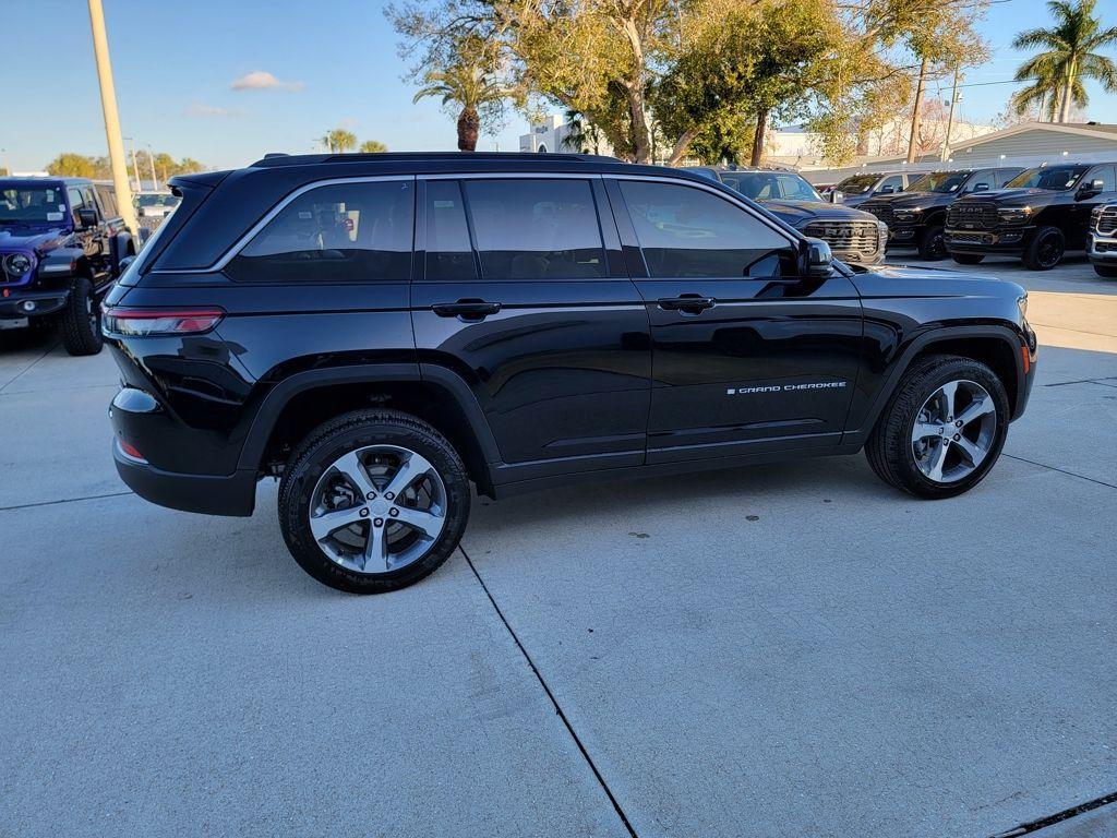 new 2026 Jeep Grand Cherokee car, priced at $43,656
