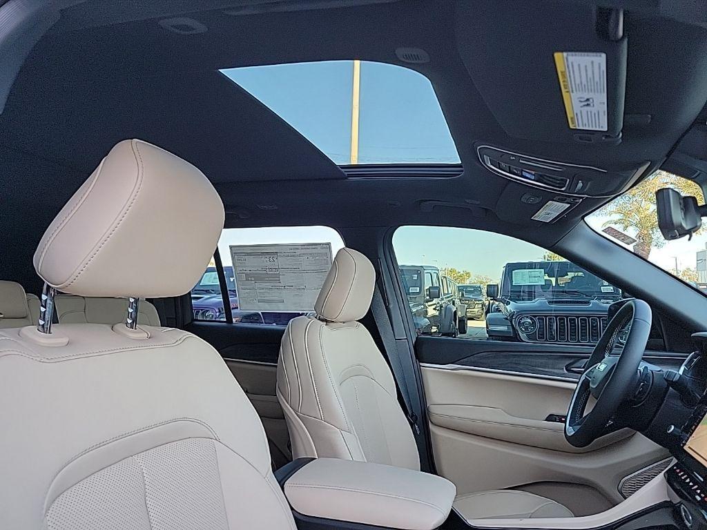 new 2026 Jeep Grand Cherokee car, priced at $43,656