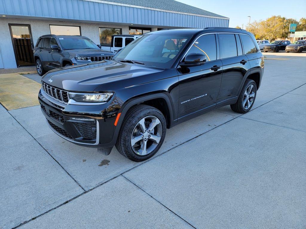 new 2026 Jeep Grand Cherokee car, priced at $43,656