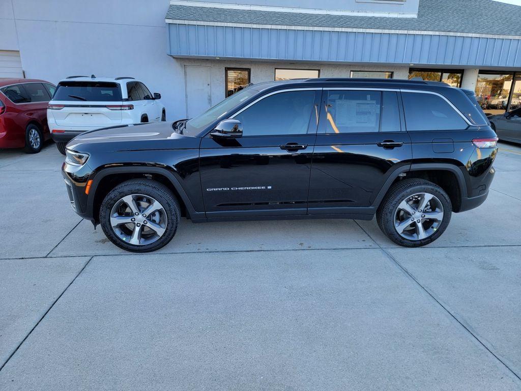 new 2026 Jeep Grand Cherokee car, priced at $43,656