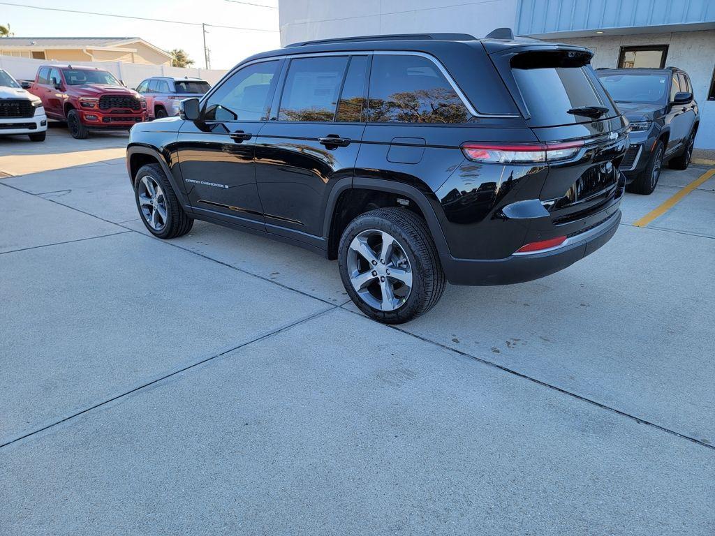 new 2026 Jeep Grand Cherokee car, priced at $43,656