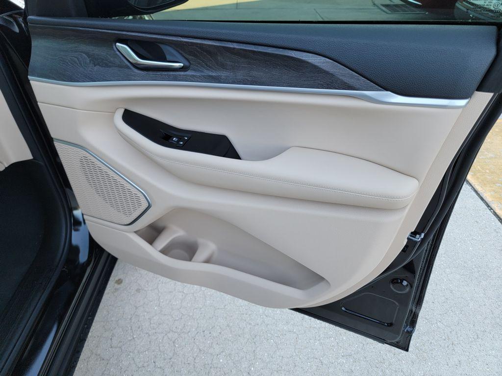new 2026 Jeep Grand Cherokee car, priced at $43,656