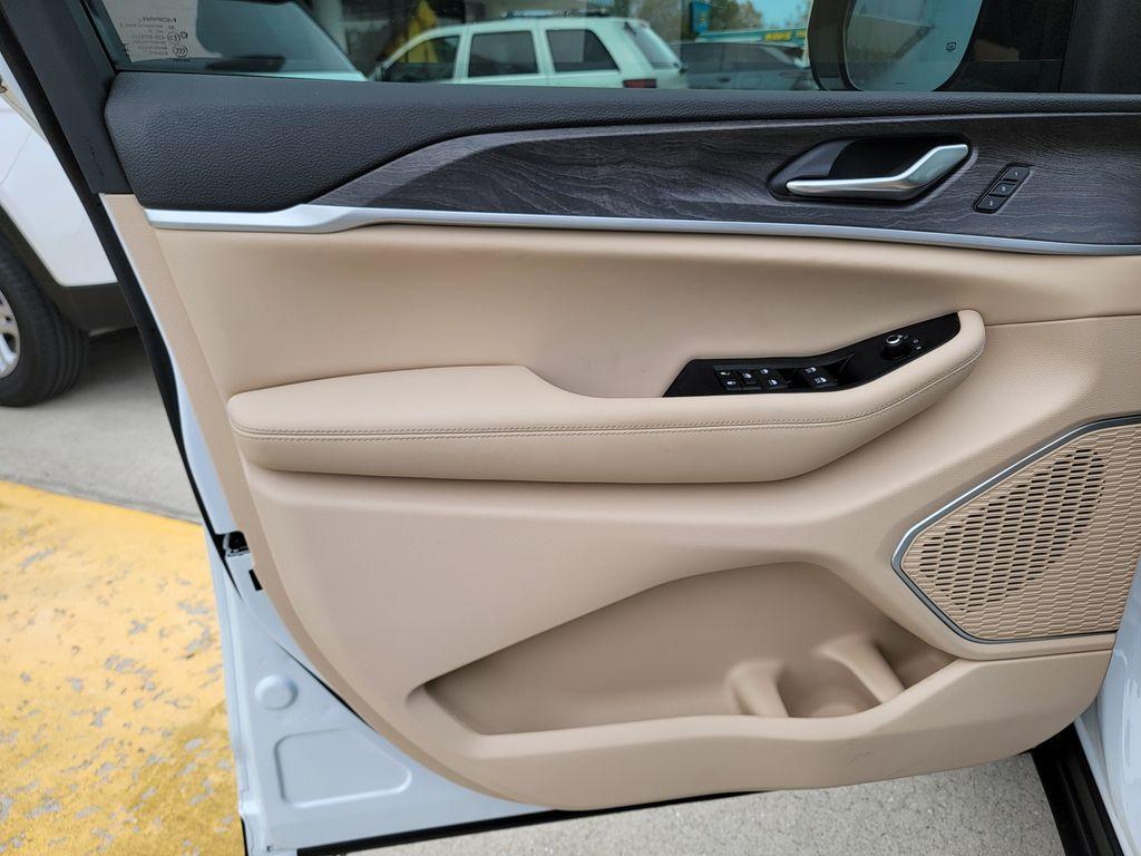 new 2026 Jeep Grand Cherokee L car, priced at $46,274