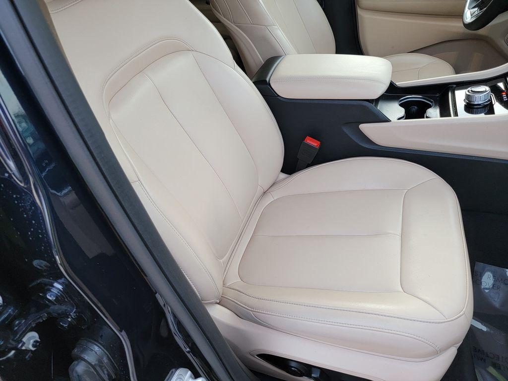 used 2024 Jeep Grand Cherokee L car, priced at $35,295