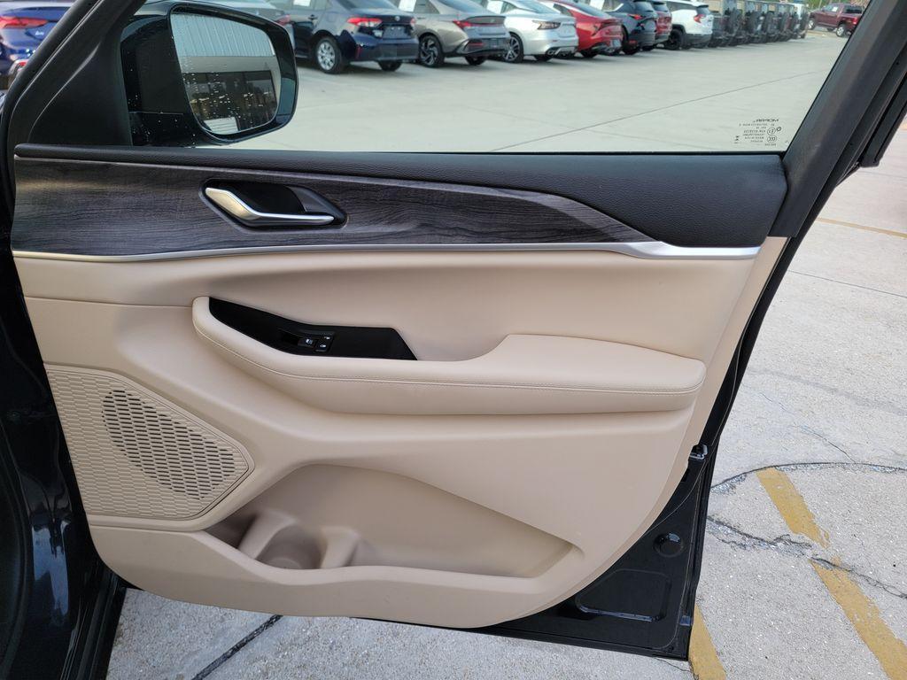 used 2024 Jeep Grand Cherokee L car, priced at $35,295
