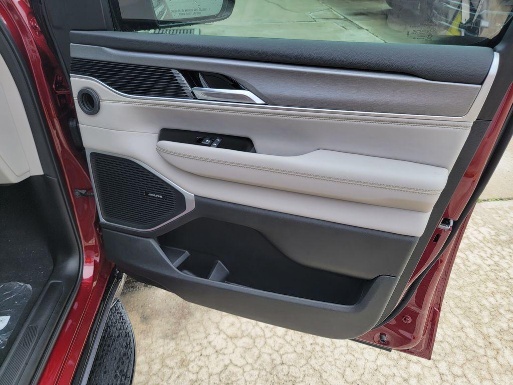 new 2026 Jeep Grand Wagoneer car, priced at $66,598