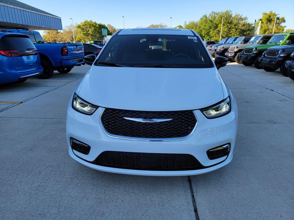 new 2026 Chrysler Pacifica car, priced at $40,405