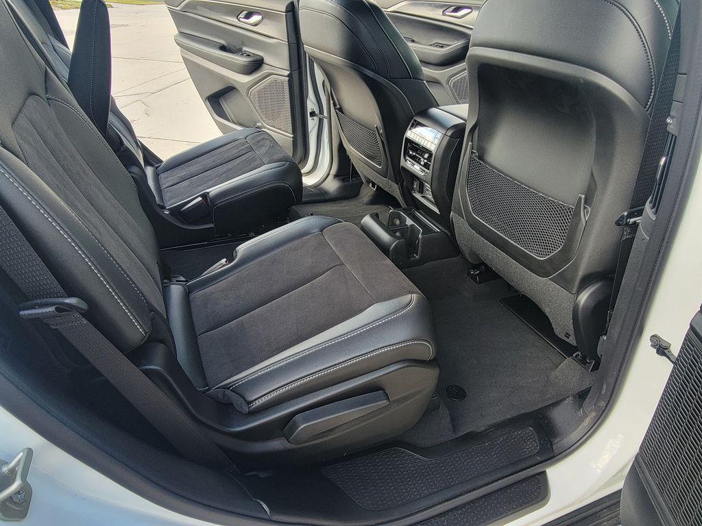 used 2024 Jeep Grand Cherokee L car, priced at $35,751