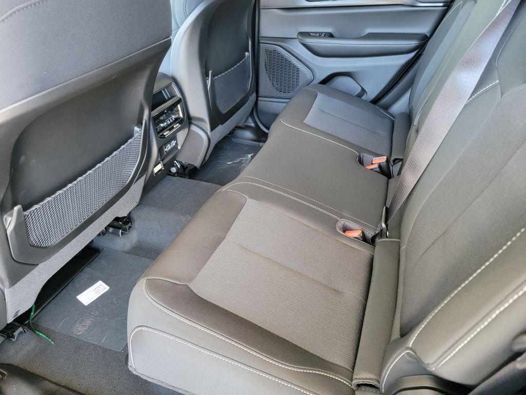 new 2026 Jeep Grand Cherokee car, priced at $39,999