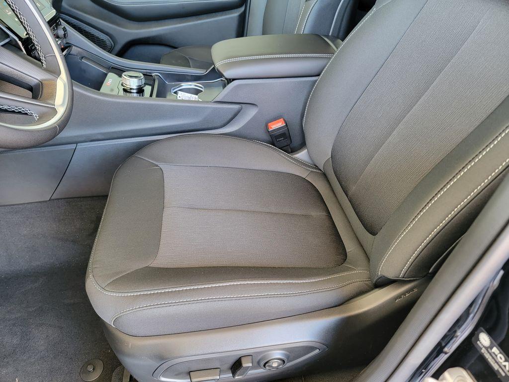 new 2026 Jeep Grand Cherokee car, priced at $39,999