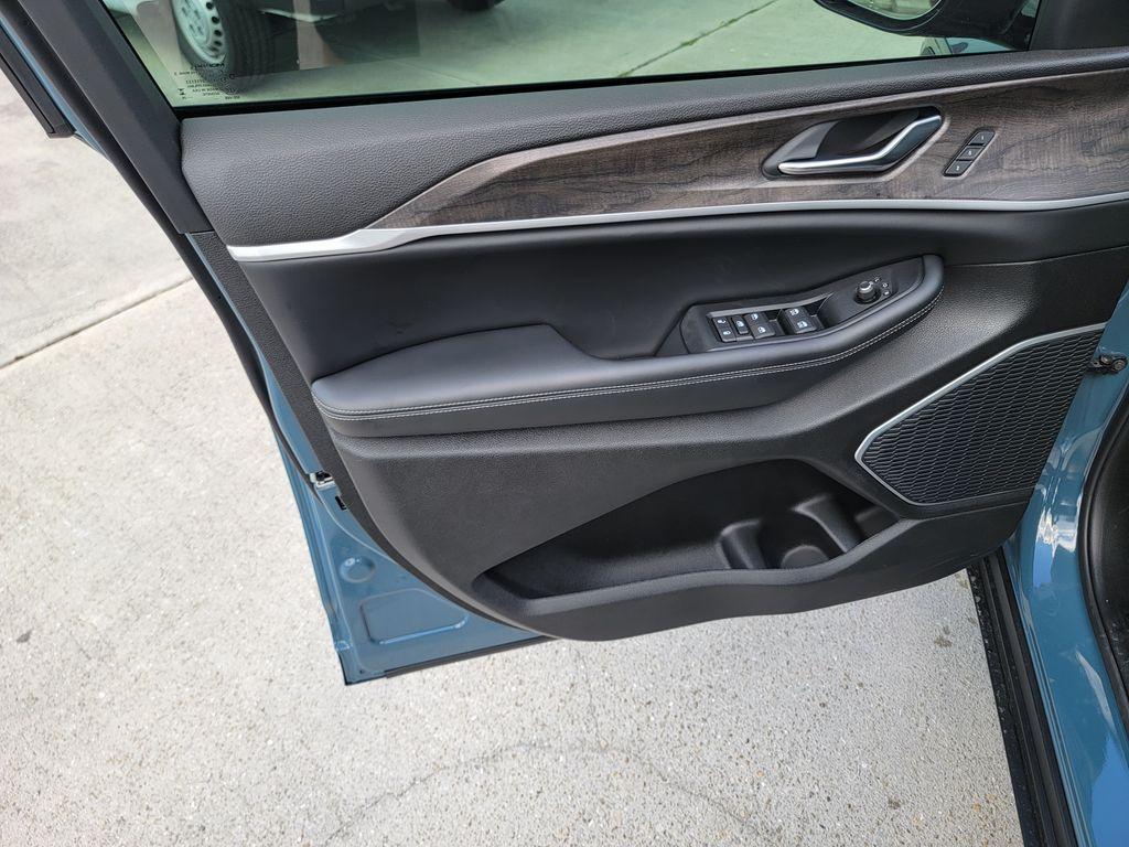 new 2026 Jeep Grand Cherokee L car, priced at $47,949