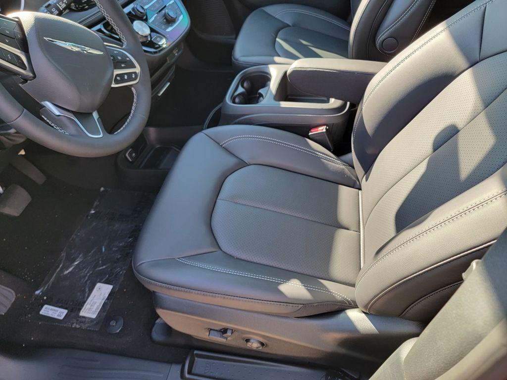 new 2026 Chrysler Pacifica car, priced at $38,886
