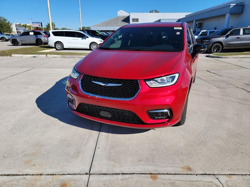 new 2026 Chrysler Pacifica car, priced at $38,886