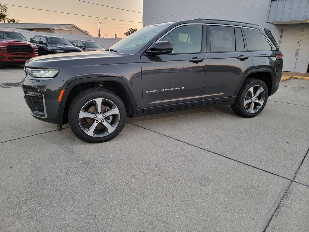 new 2026 Jeep Grand Cherokee car, priced at $42,292