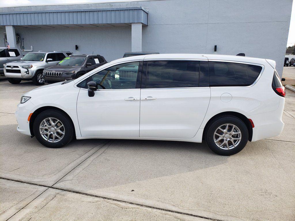 new 2026 Chrysler Pacifica car, priced at $38,086