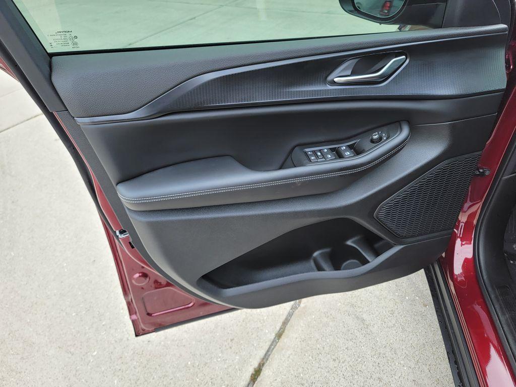 new 2026 Jeep Grand Cherokee car, priced at $34,380