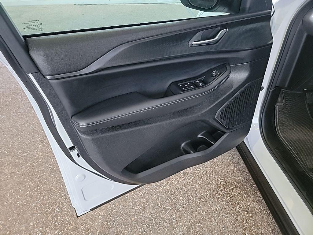 used 2025 Jeep Grand Cherokee car, priced at $31,962