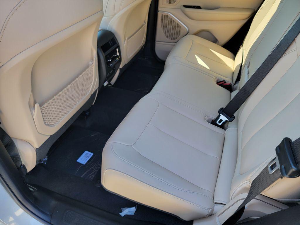 new 2026 Jeep Grand Cherokee car, priced at $42,370
