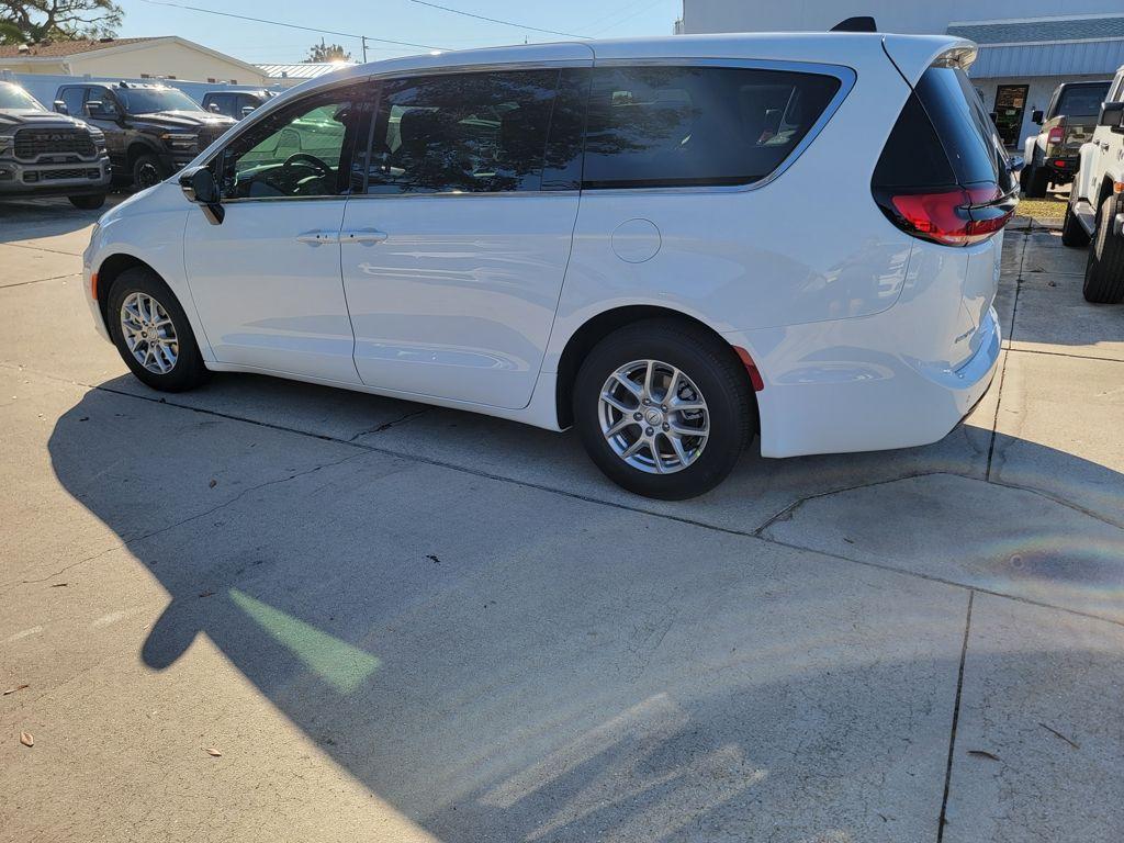 new 2026 Chrysler Pacifica car, priced at $39,964