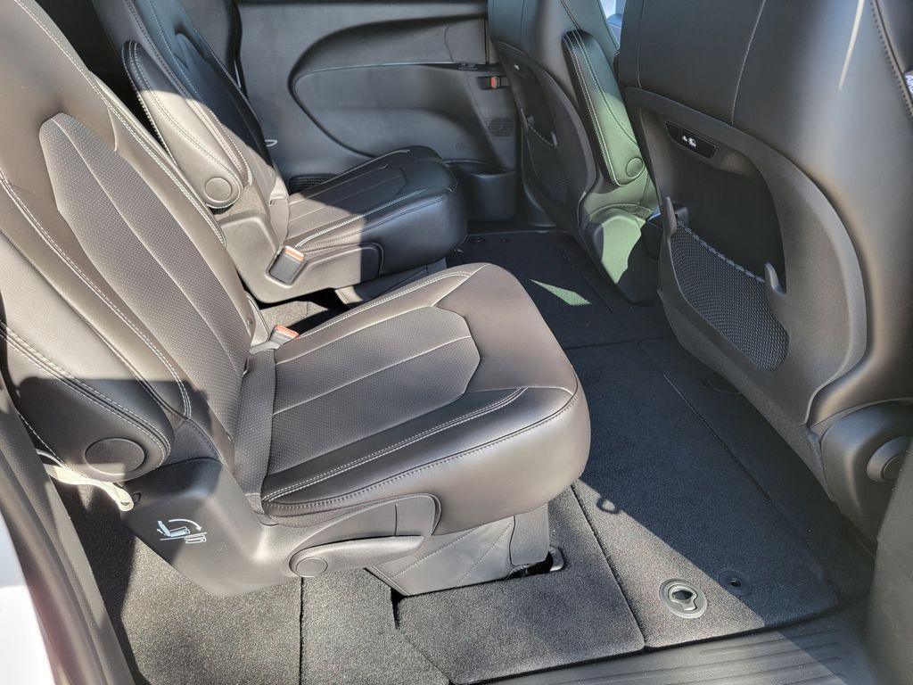 new 2026 Chrysler Pacifica car, priced at $39,964