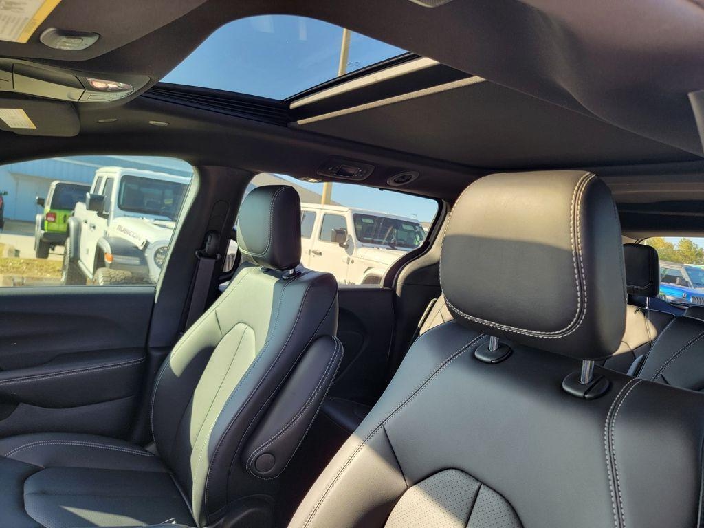 new 2026 Chrysler Pacifica car, priced at $39,964