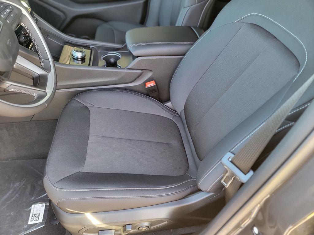 new 2026 Jeep Grand Cherokee car, priced at $39,999