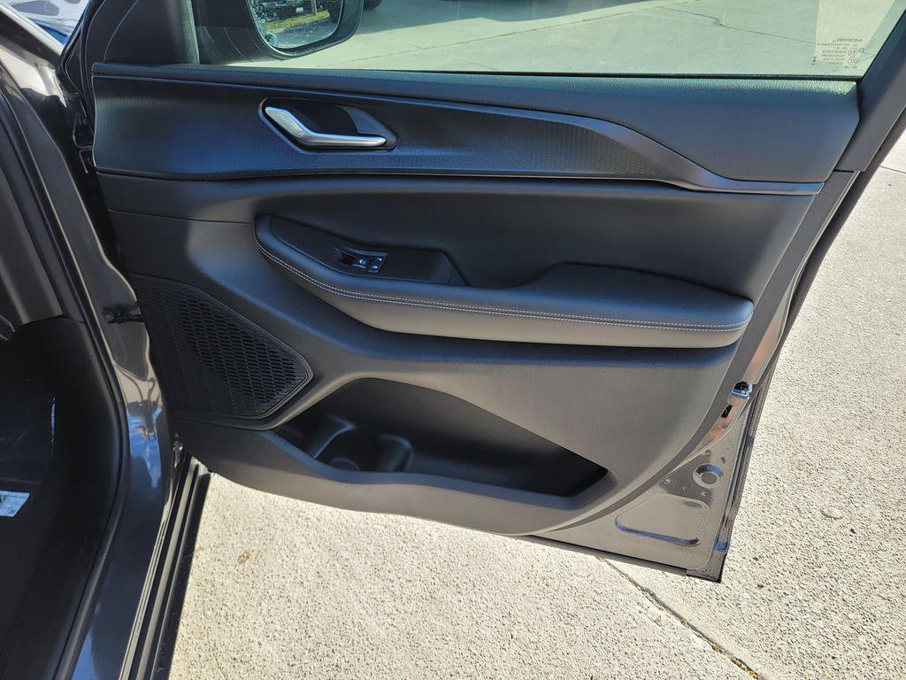 new 2026 Jeep Grand Cherokee car, priced at $39,999
