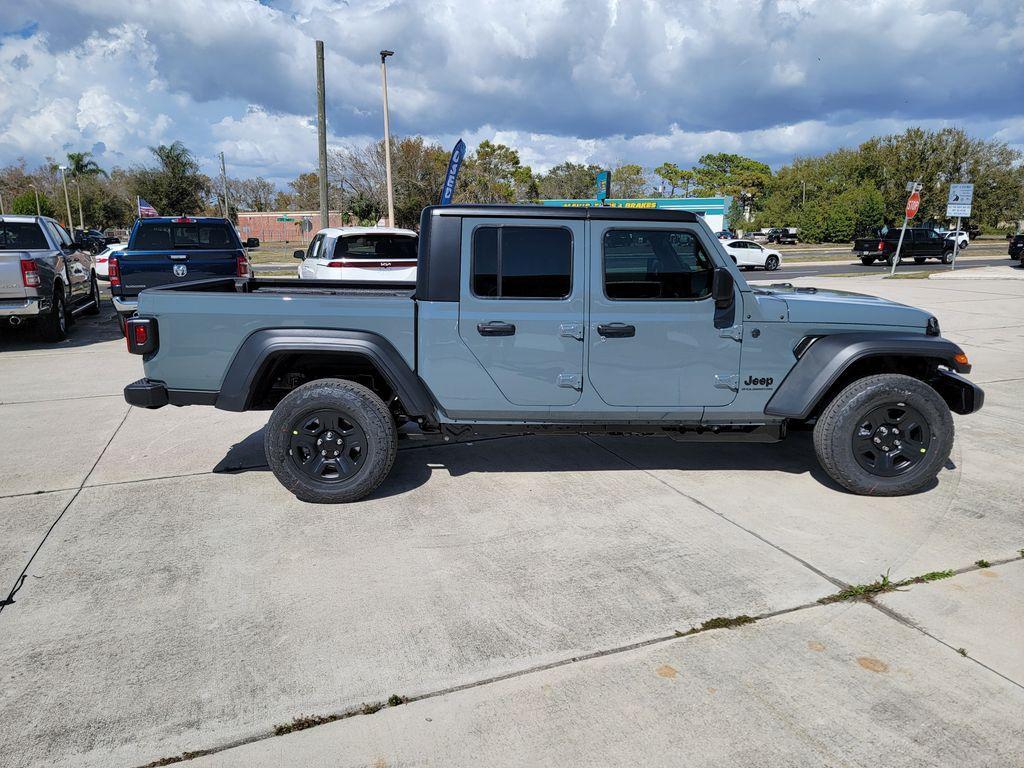 new 2026 Jeep Gladiator car, priced at $39,458