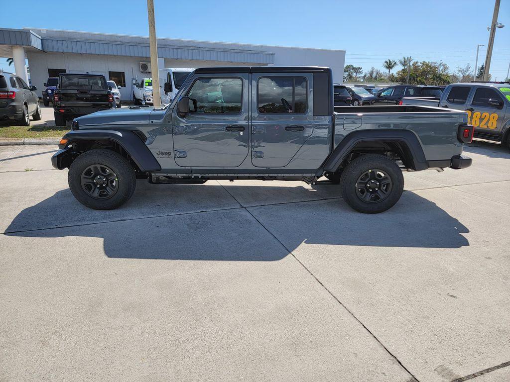 new 2026 Jeep Gladiator car, priced at $39,458