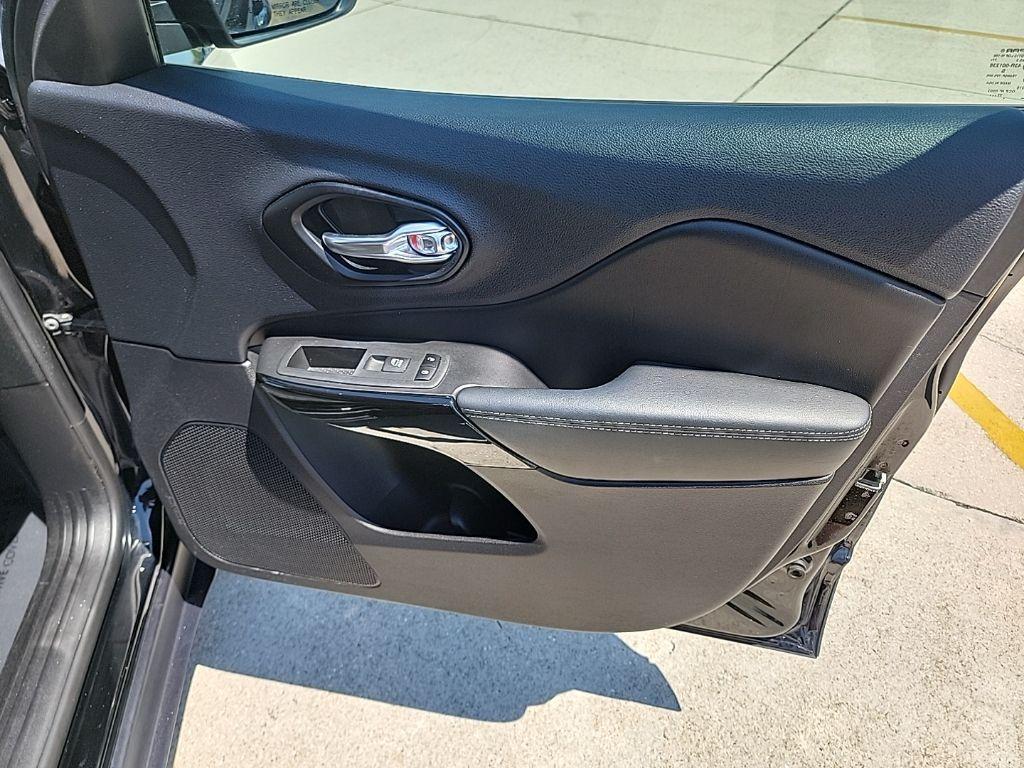 used 2023 Jeep Cherokee car, priced at $23,984