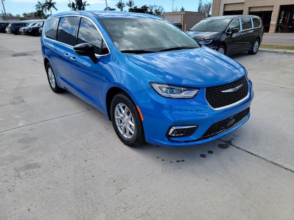 new 2026 Chrysler Pacifica car, priced at $38,904
