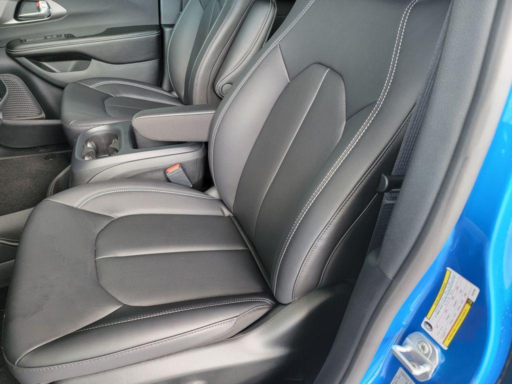 new 2026 Chrysler Pacifica car, priced at $38,904