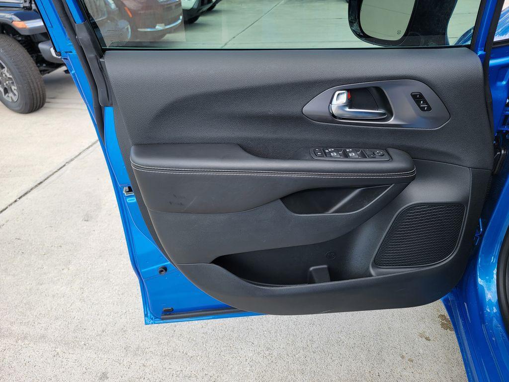 new 2026 Chrysler Pacifica car, priced at $38,904